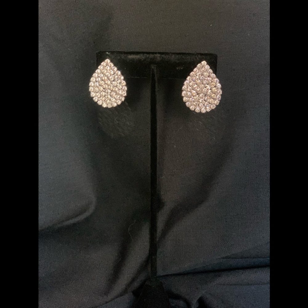 Vintage, Quality, Rhinestones & Silver Pierced Earrings
Excellent Condition.